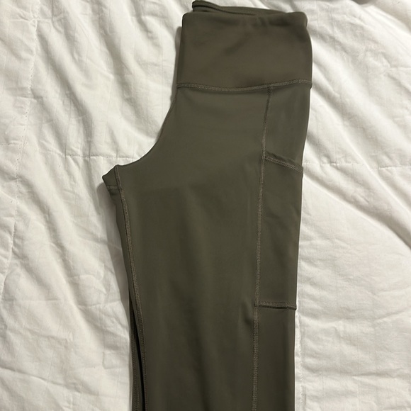 BR Standard - Taupe Leggings - Medium - Picture 5 of 8